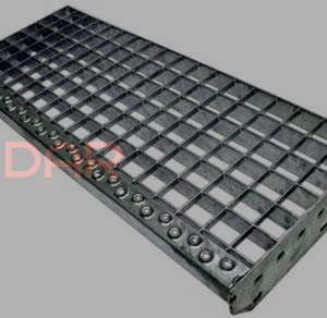 Ступени из прессованного настила P 1200х305х40/40х3 